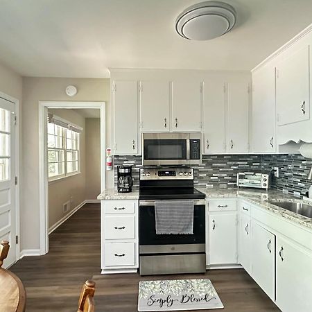 Serene Landing Place Near Downtown Cary Luaran gambar