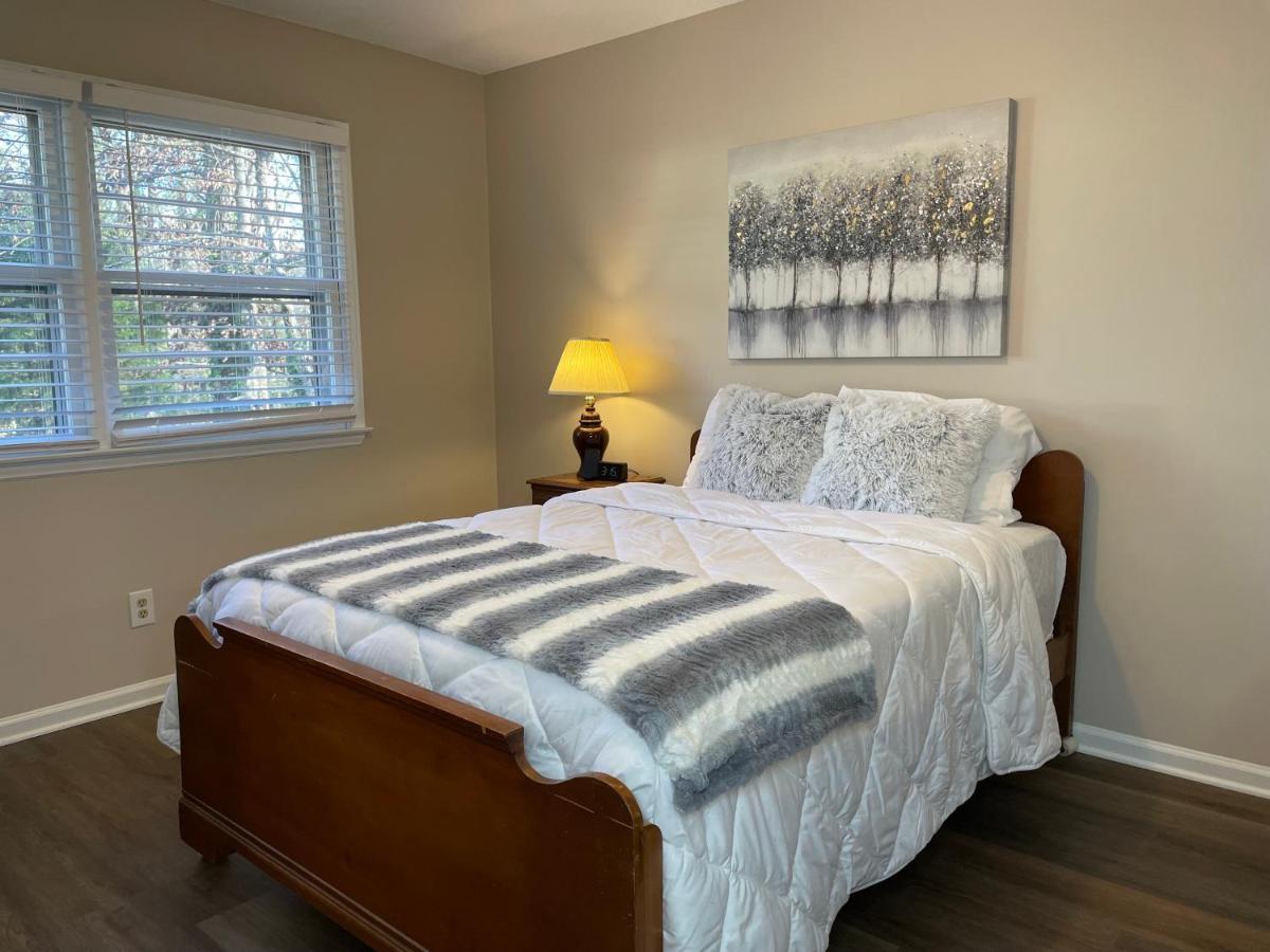 Serene Landing Place Near Downtown Cary Luaran gambar