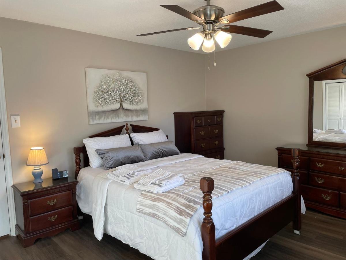 Serene Landing Place Near Downtown Cary Luaran gambar