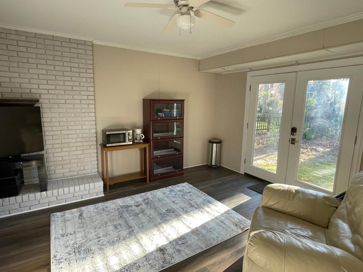 Serene Landing Place Near Downtown Cary Luaran gambar