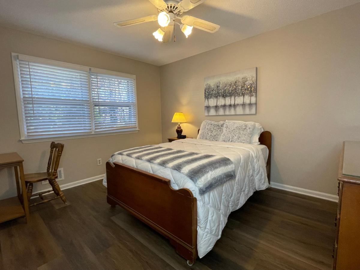 Serene Landing Place Near Downtown Cary Luaran gambar