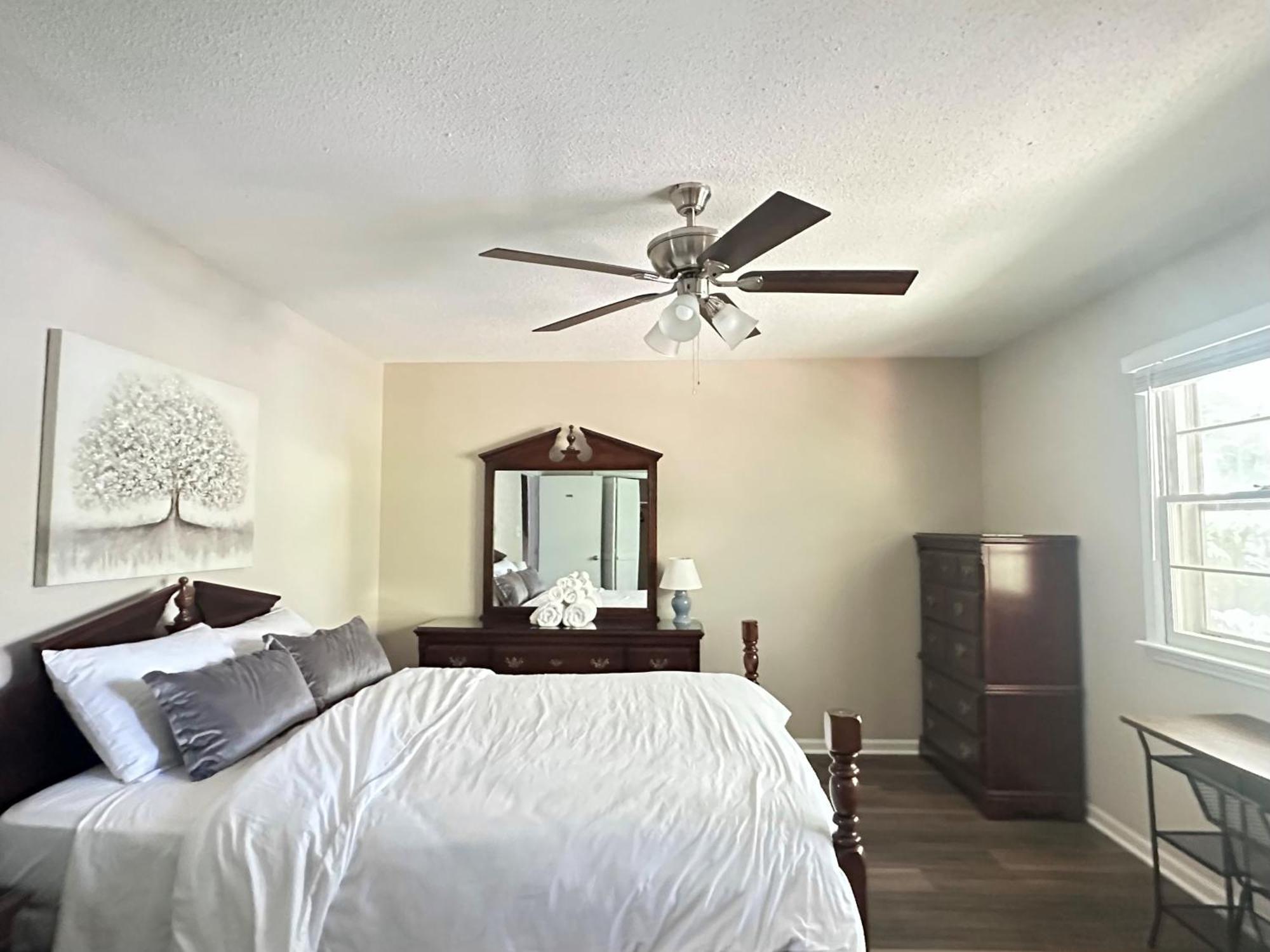 Serene Landing Place Near Downtown Cary Luaran gambar